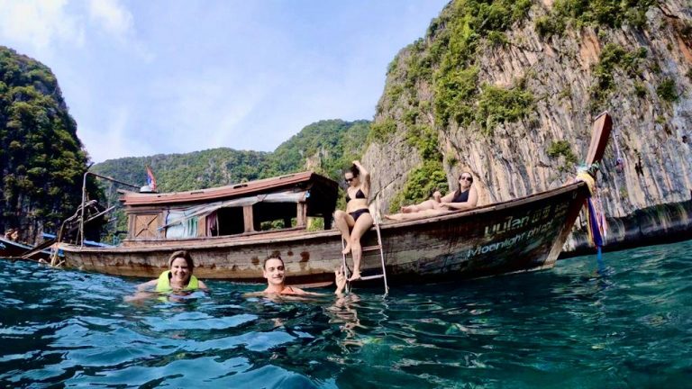 Krabi'den: Sürat Teknesiyle Phi Phi Adaları Gezisi 4,4 / 5  815 Yorum